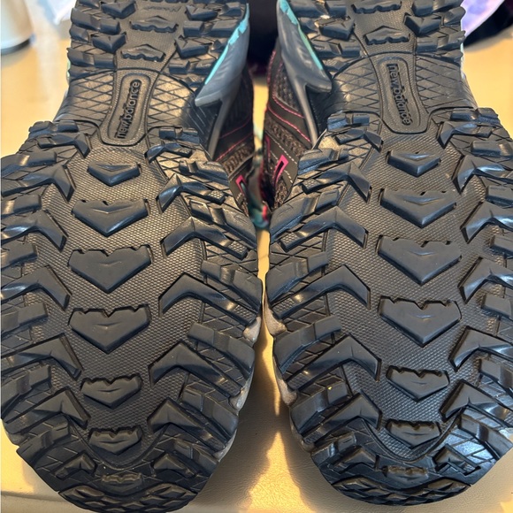 New Balance trail sneakers 9.5 very good condition - Picture 13 of 13
